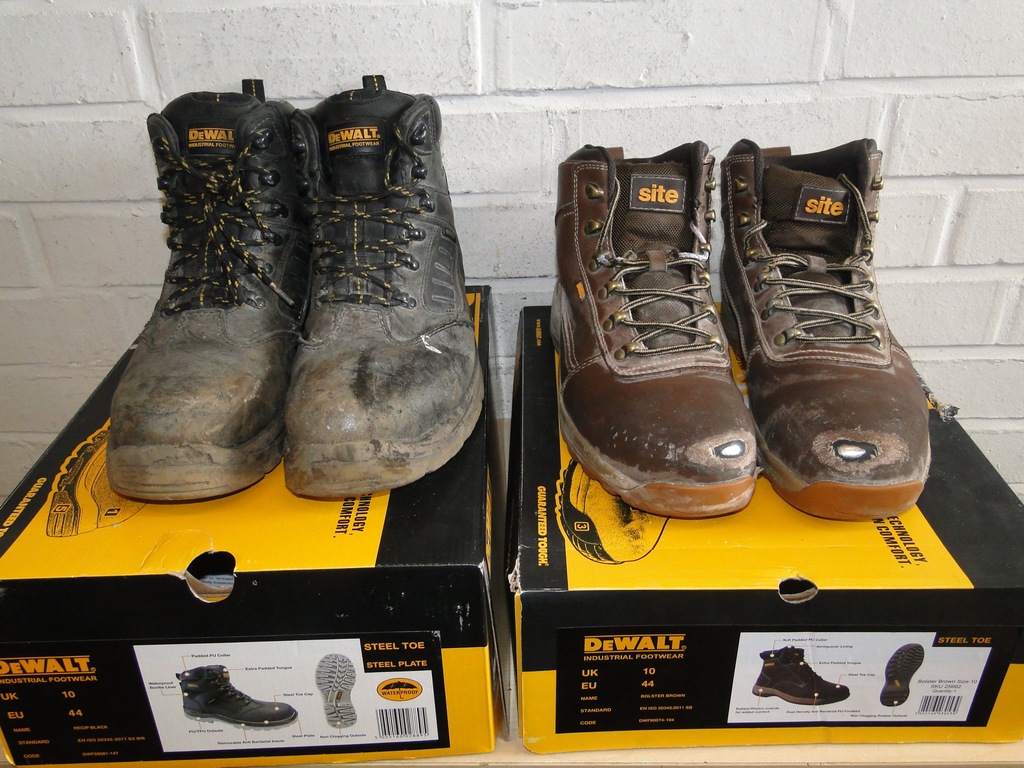 BUTY ROBOCZE DEWALT  ROZMIAR  44 - 2 SZTUKI