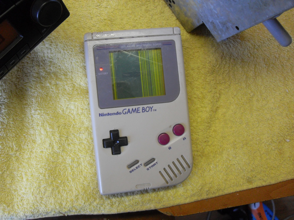 Game Boy  uszkodzony  paski
