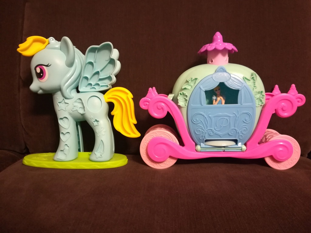 Hasbro Play-Doh kucyk Rainbow Dash karoca Kopciusz