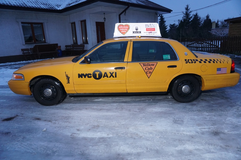 Ford Crown Victoria Yellow Cab 2011 Taxi Town Car