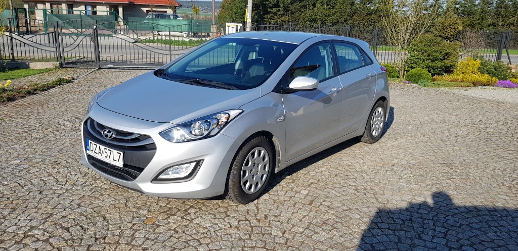 Hyundai i30 1.6 CRDI wersja comfort  srebrny 2012r