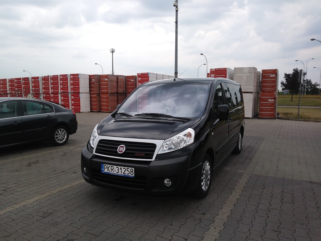---Fiat Scudo Panorama 8 os. 2015, 41 000 km