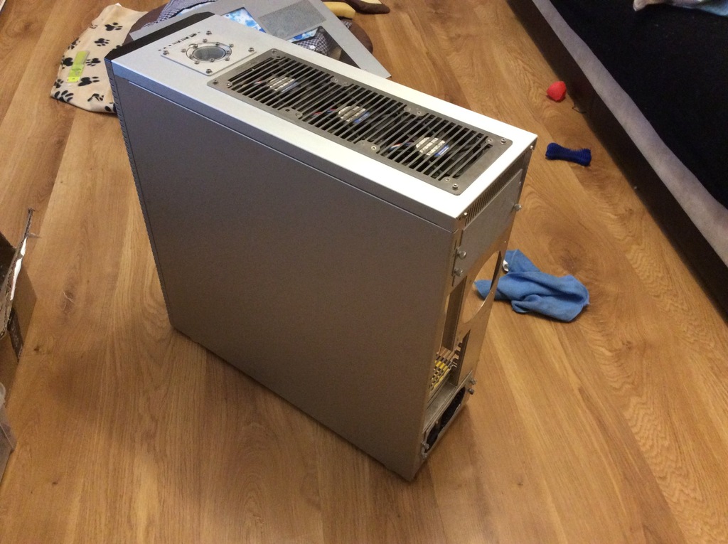 LIAN LI PC-G70 + FULL WODNE