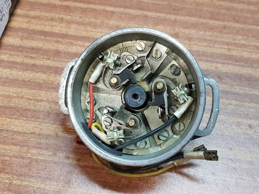 Aparat zapłonowy Syrena 104 / 105 FSM NOWY