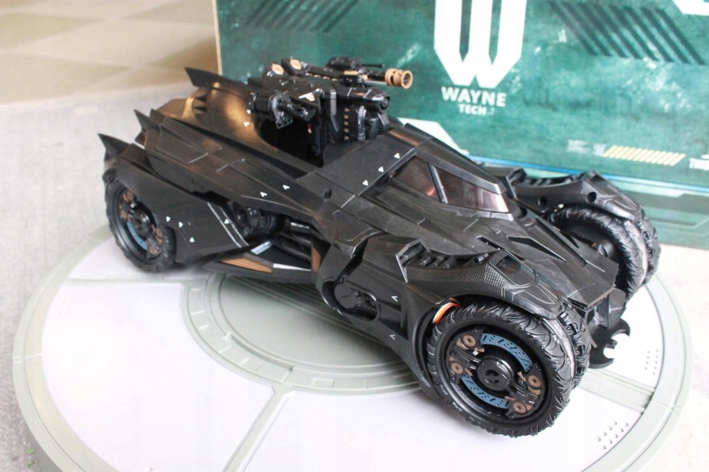 BATMOBILE ARKHAM KNIGHT - EDYCJA KOLEKCJONERSKA