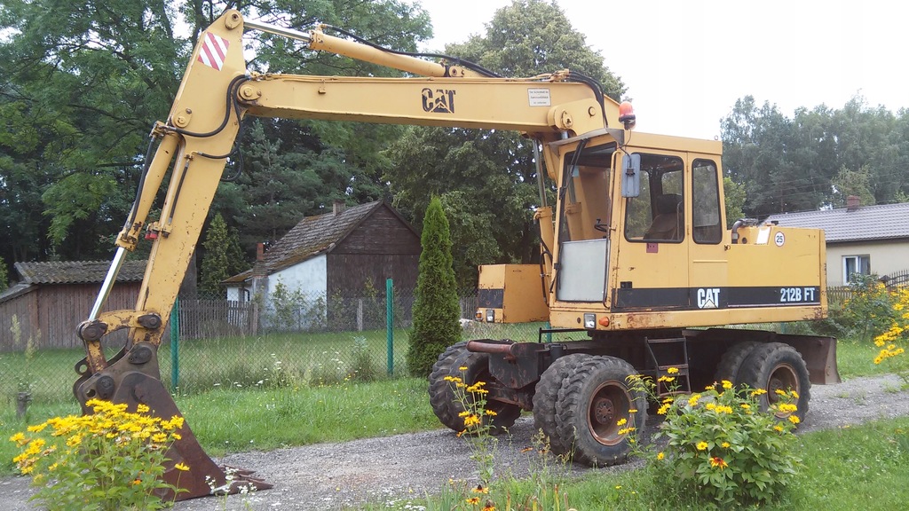 KOPARKA CAT 212