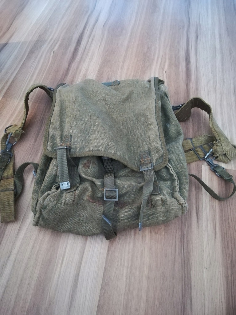Stary plecak wojskowy