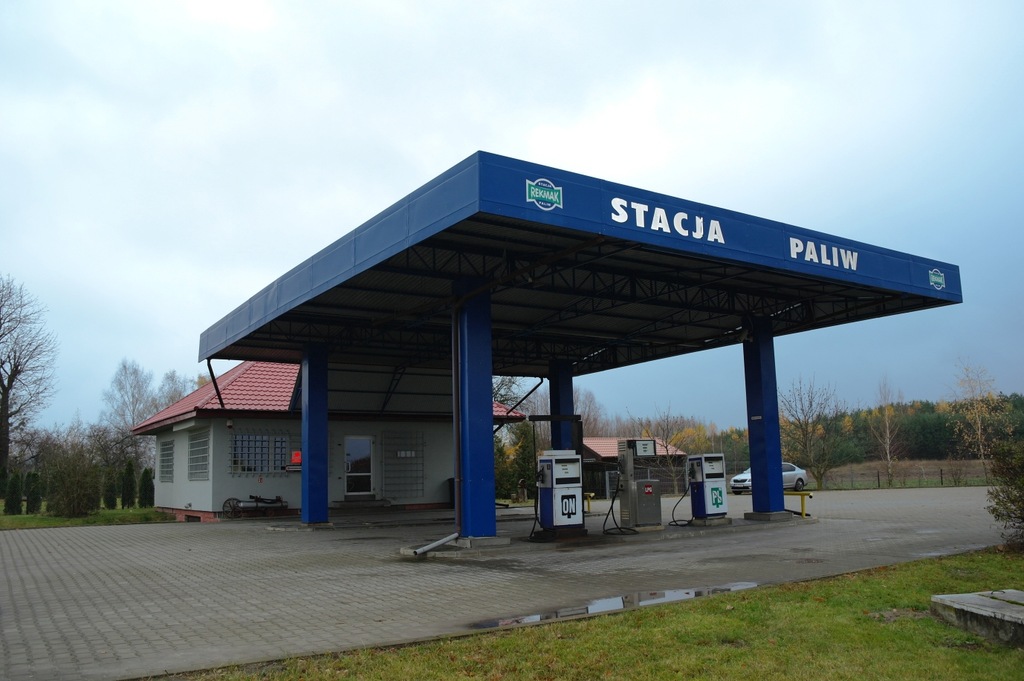 Stacja Paliw z placem manewrowym przy DW841