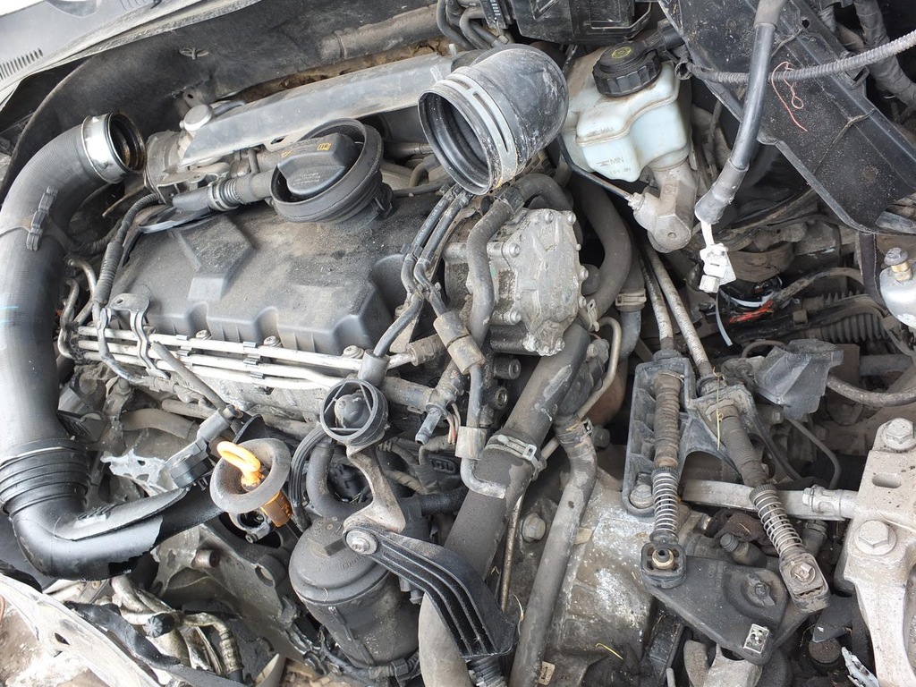 VW Golf V 1.9 TDI  105 KM BXE JCR POMPA PALIWA