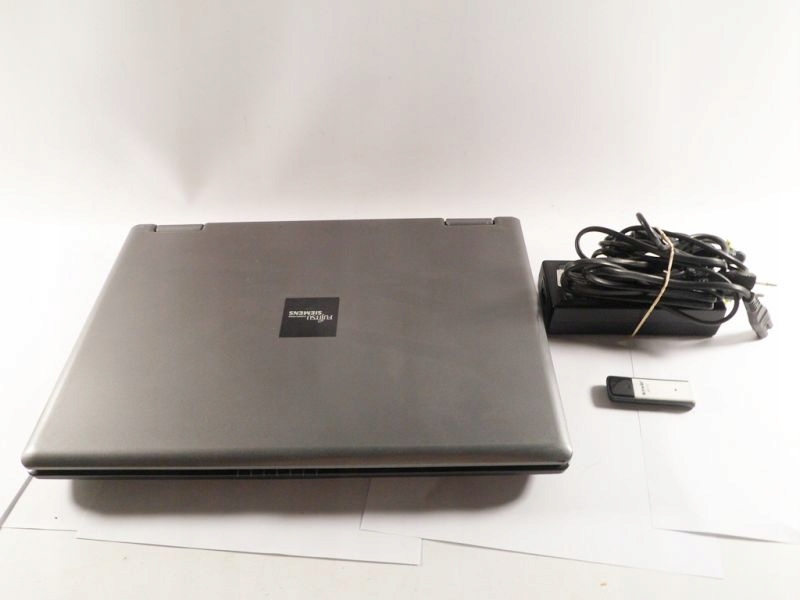 LAPTOP FUJITSU SIEMENS ESPRIMO M9400