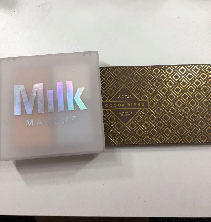 Zoeva cocoa blend Milk MakeUp Holographic