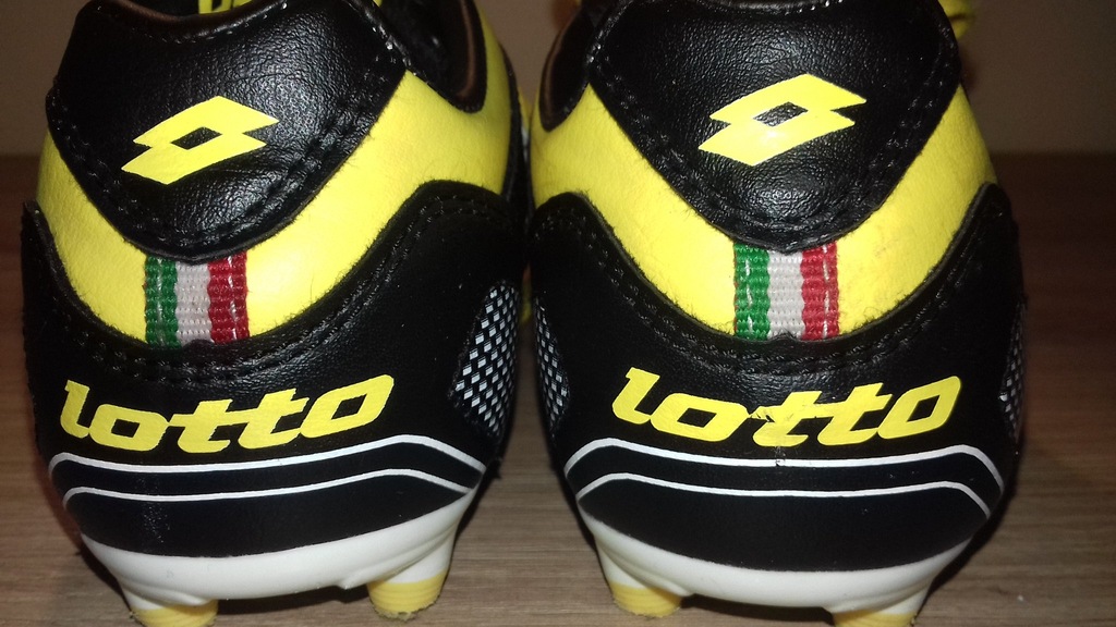 Buty piłkarskie korki Lotto rozmiar 32 jak nowe