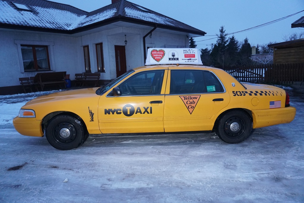 Ford Crown Victoria Yellow Cab 2011 Taxi Town Car