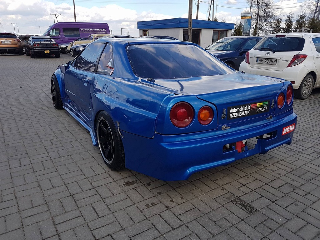 Nissan skyline r34 drift