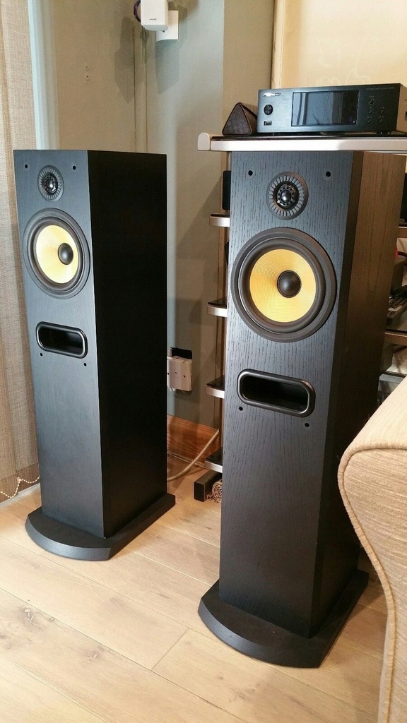 Bowers & wilkins store p4