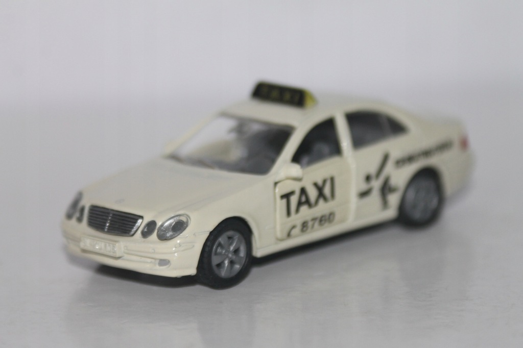 SIKU- MERCEDES E500 W211 TAXI 1/55