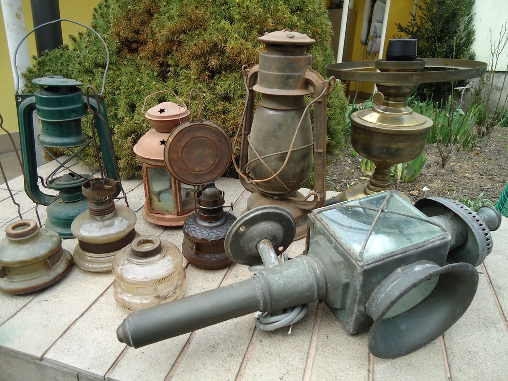 Stare kolekcjonerskie lampy naftowe i elektryczne
