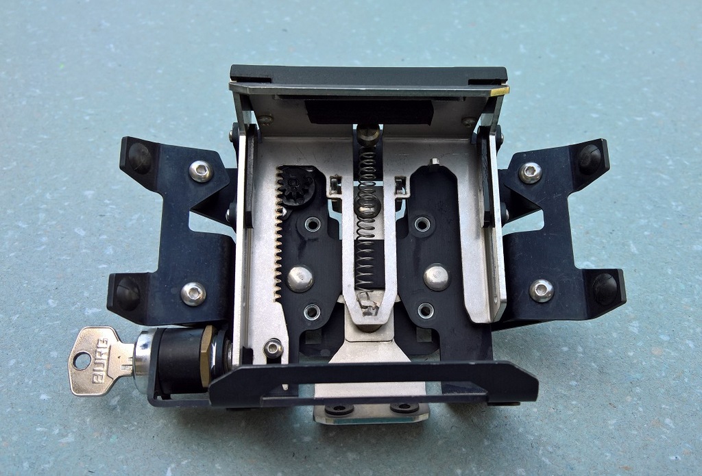 Zamykany na klucz uchwyt do Garmin ZUMO 660
