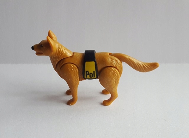 Playmobil - pies policyjny owczarek 7x4 cm