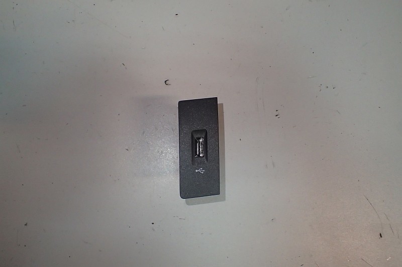 GNIAZDO PORT USB VW T6 T5 LIFT 5Q0035726N