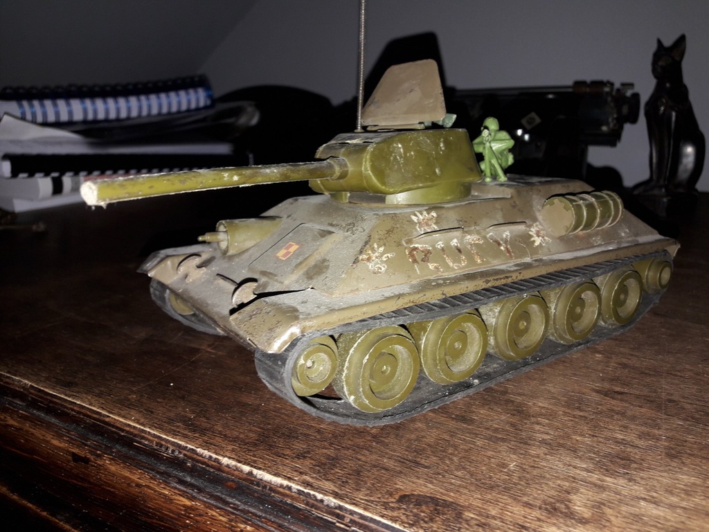 czołg zabawka T 34 (stan idealny)