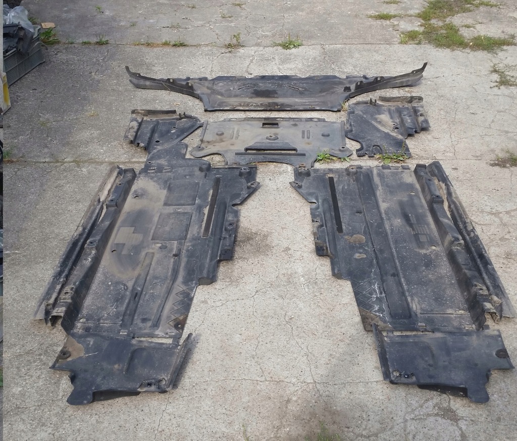 OSŁONA PODWOZIA PRAWA AUDI A4 B8 A5 8K0825202A