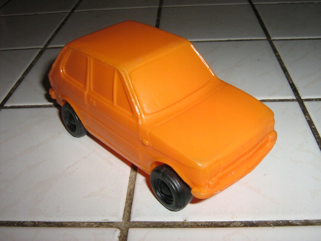 FIAT 126p zabawka z lat 70-tych PRL