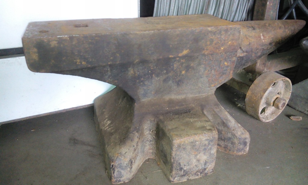 kowadło 150 kg super stan