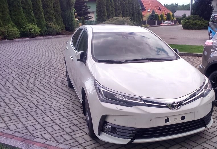 TOYOTA COROLLA E16 LIFT LED MASKA ZDERZAK 070
