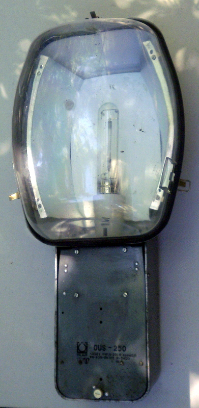 Lampa - oprawa uliczna OUS-250 z żarówką 1981r .