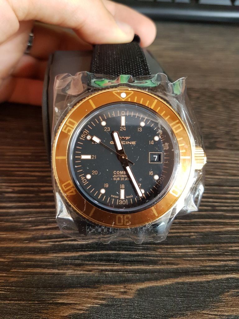 Glycine Combat Sub GL0093 GoldenEye swiss diver