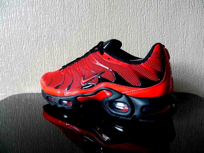 tn gradient black and red
