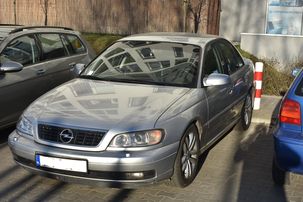 Opel Omega 2.6 180 KM V6