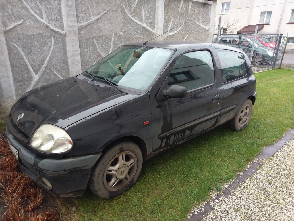 Renault Clio 2 uszkodzony silnik