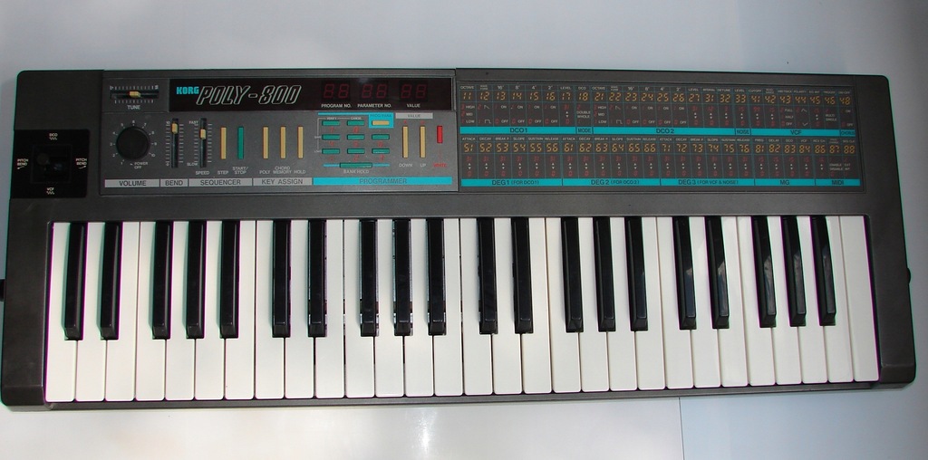 Syntezator Korg Poly-800 w dobrym stanie