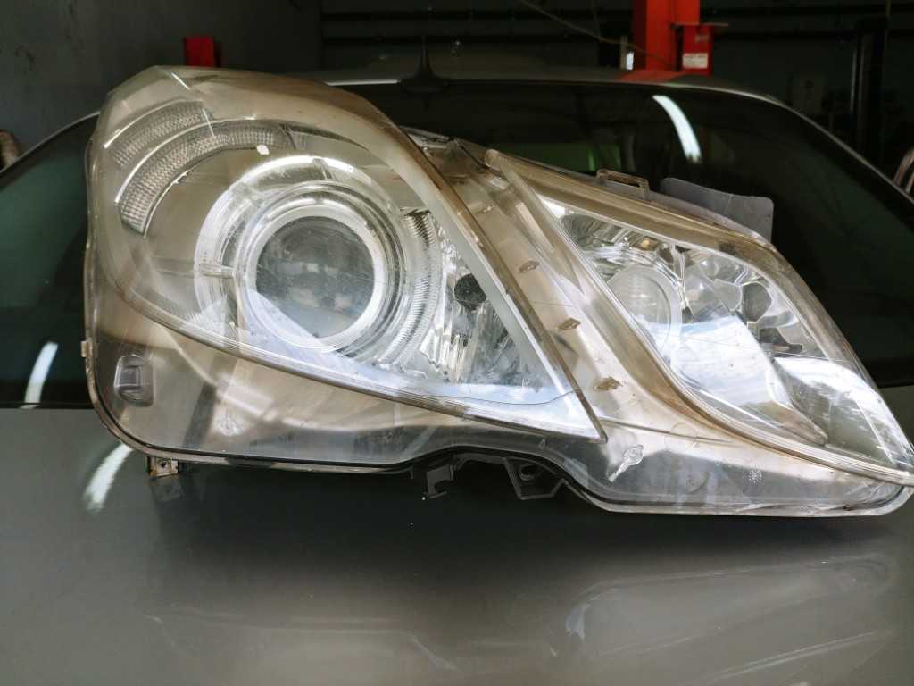 Prawy przedni reflektor Mercedes E Coupe W207 7431372230