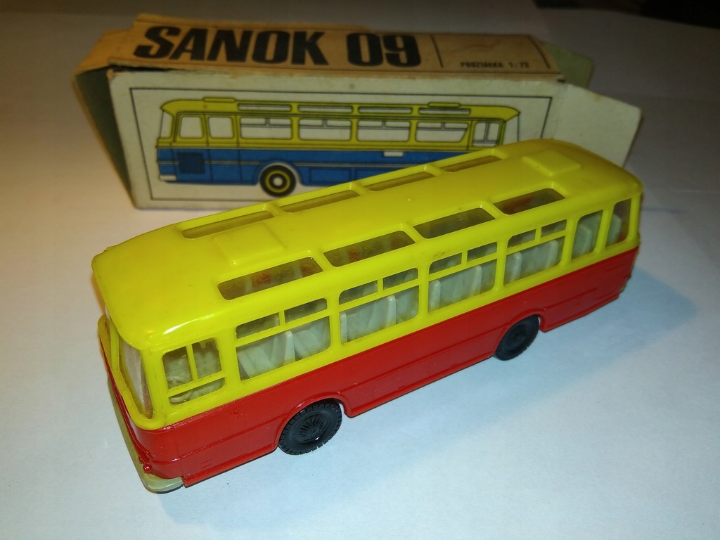 Sanok 09 +opakowanie Seria miniatur RUCH 1:72 PRL