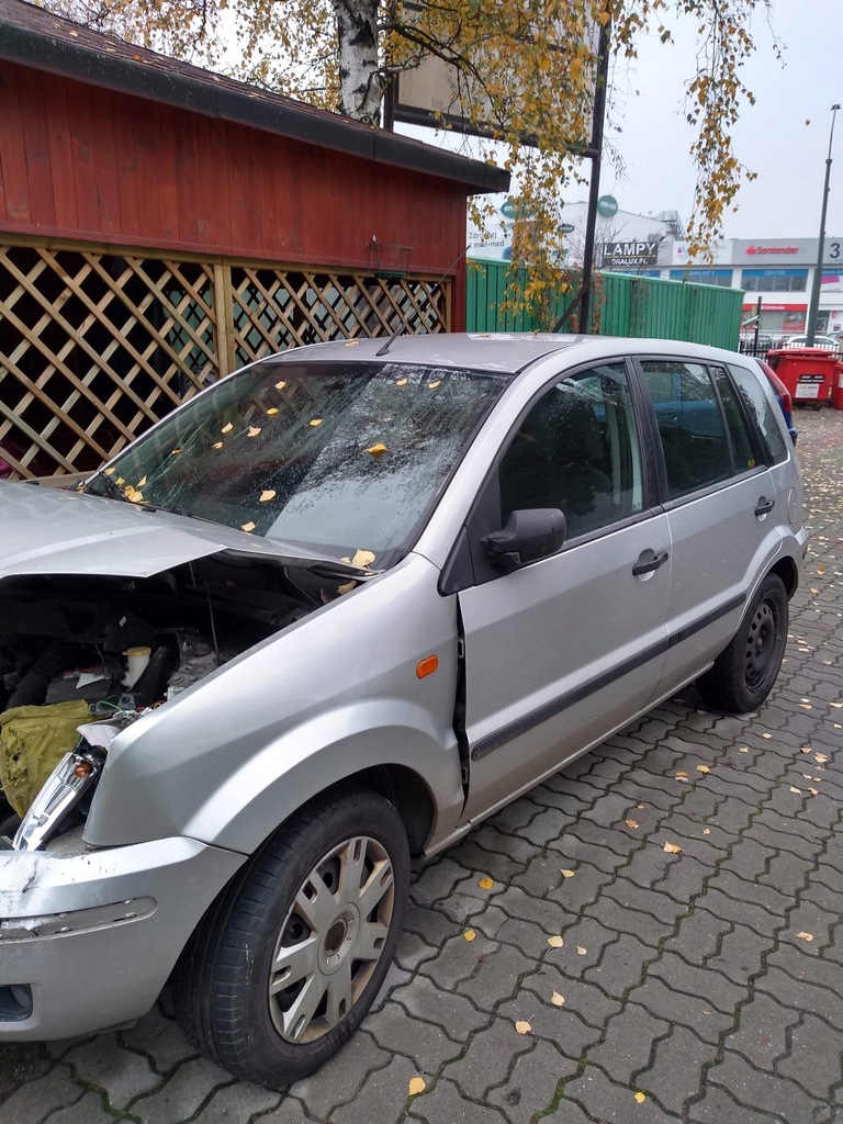 Ford Fusion uszkodzony