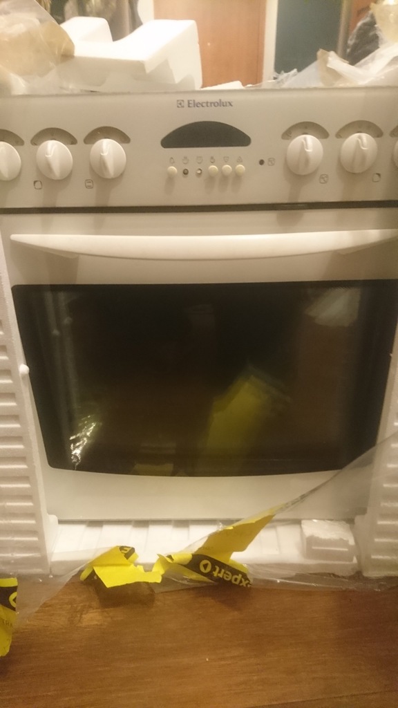 Elektrolux.Kuchnia elektryczna z piekarnikiem.