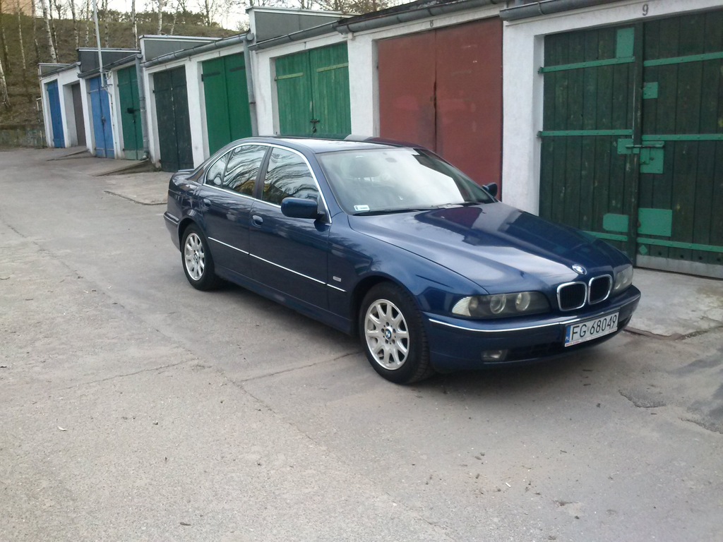 Piękne, granatowe BMW E39 520D