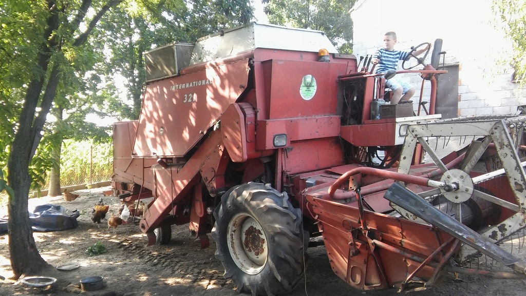 Kombajn zbożowy INTERNATIONAL 321