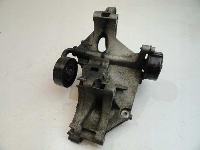 VW GOLF III 3 1,9 TDI ŁAPA NAPINACZA 028903143AB