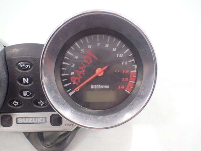 Licznik zegary obudowa Suzuki GSF 600 Bandit 0005