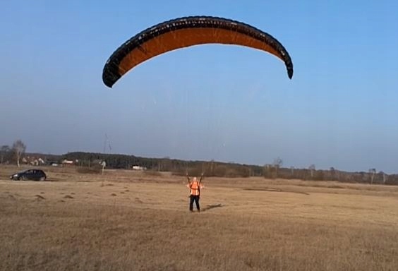 Paralotnia Apco Thrust III