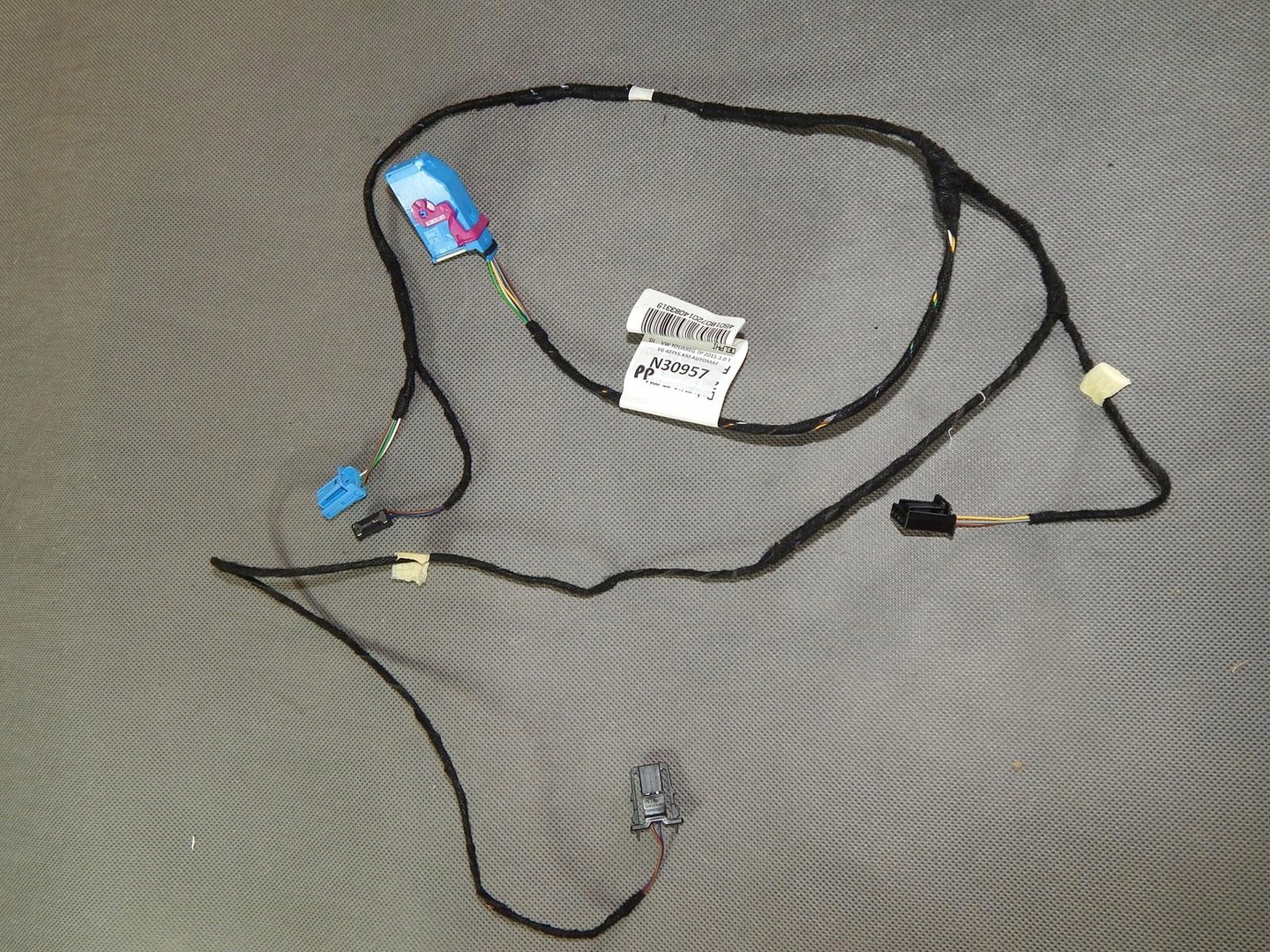 VW TOUAREG BEAM RIGHT FRONT 7P6971121T