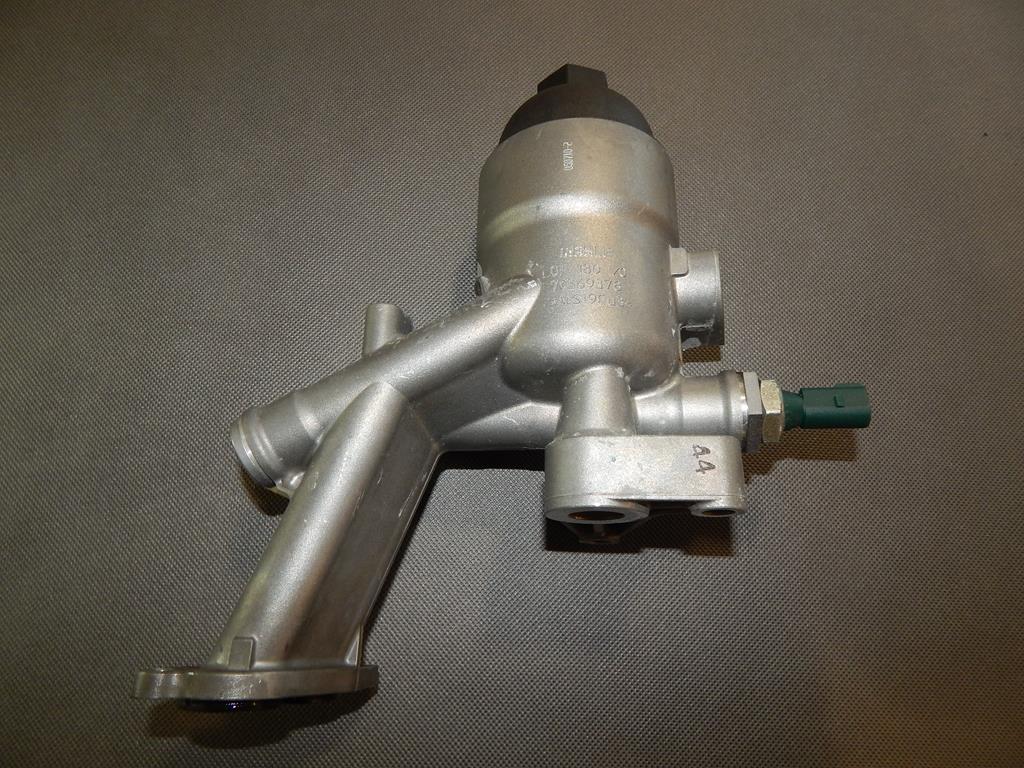 AUDI RS5 8T 4.2 Ölfiltergehäuse 079115401T