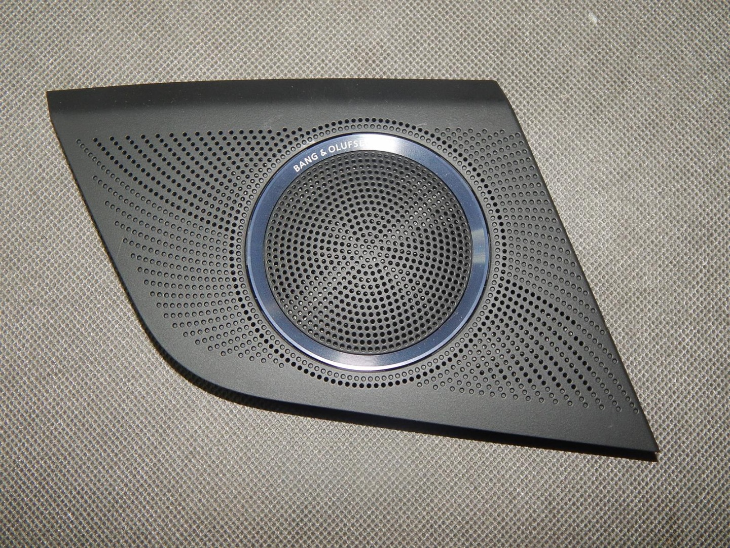 AUDI RS5 8T running board speakers bang&OLUFSEN 8F1035223A