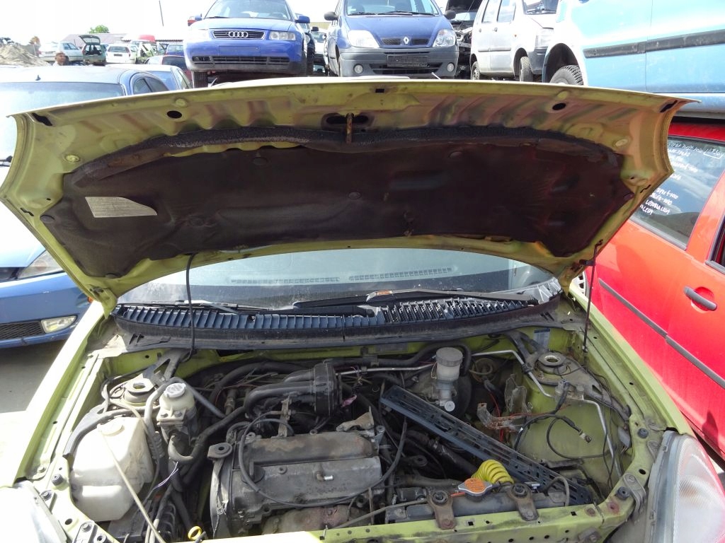 Daihatsu Sirion e Cofano Y06