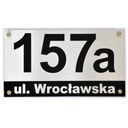 Номер дома, адресная табличка с именем, расстояние