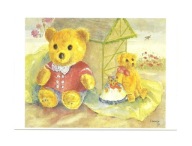 Pocztówka - Trzy pluszowe misie w ogrodzie i wróbelek